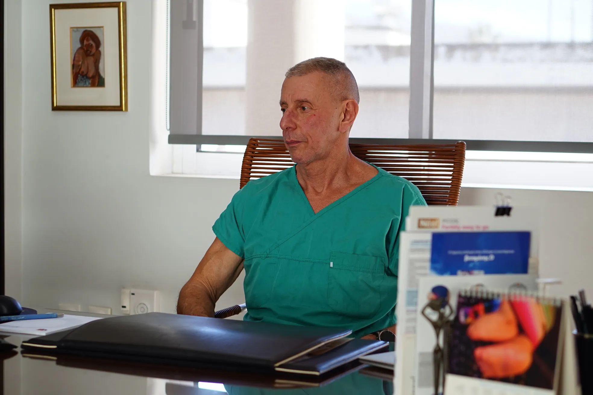 Γυναικολόγος Άρης Τσιγκρής στο ιατρείο του