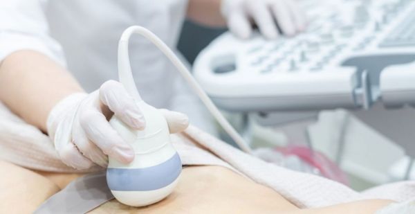 Γυναικολογική επίσκεψη και συζήτηση με τον γιατρό
